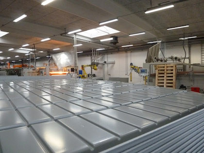 Stål & Plast A/S manufactures its tray systems using high-impact polystyrene using modern fully automated vacuum forming machines. 