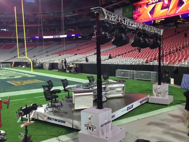 SERAPID-manufactured-lifts-for-NFL-Superbowl-halftime-show